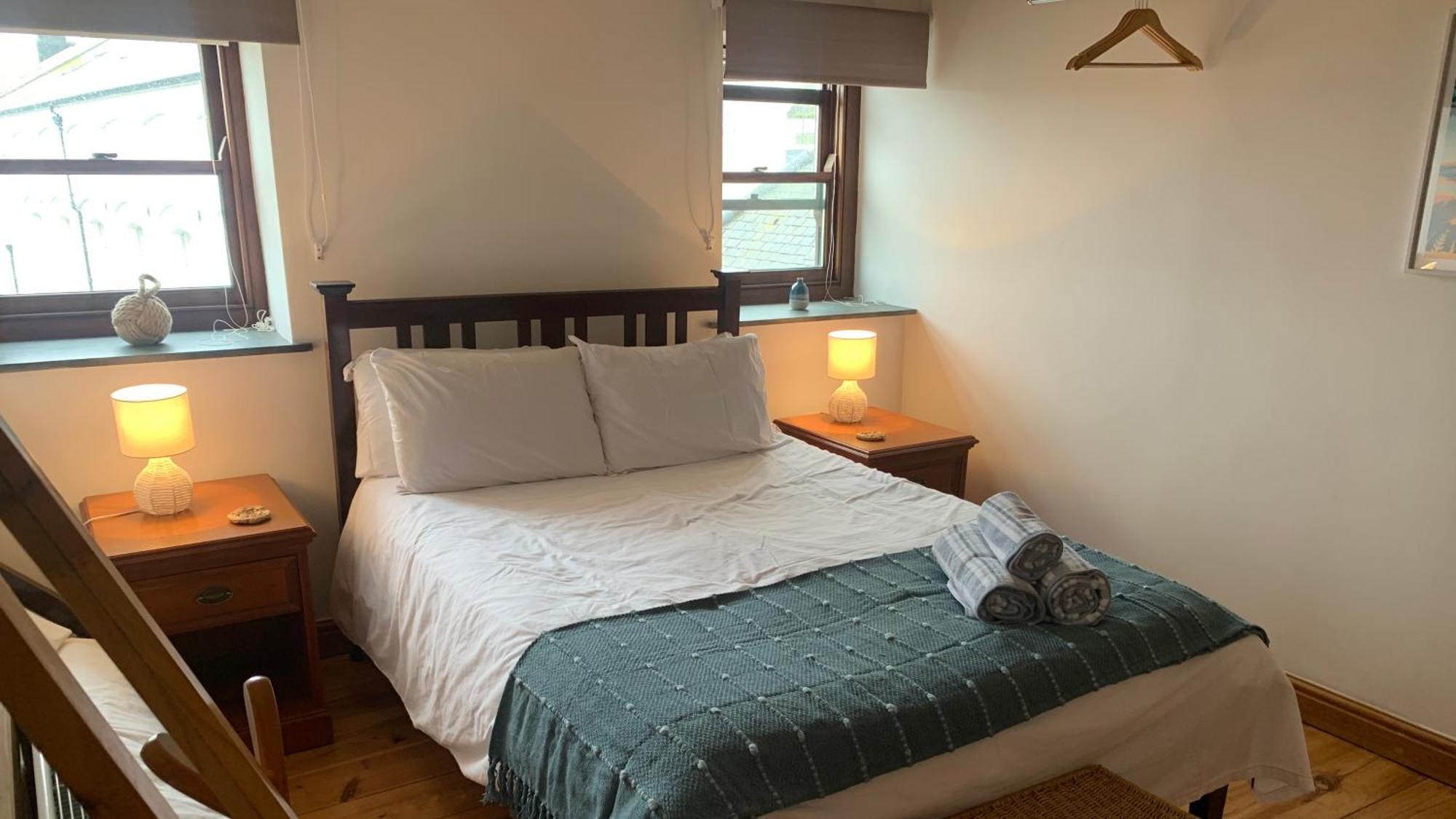 Sail Loft Lookout - Modern Harbourside Apartment With Character Features - 101 Penzance Exterior photo